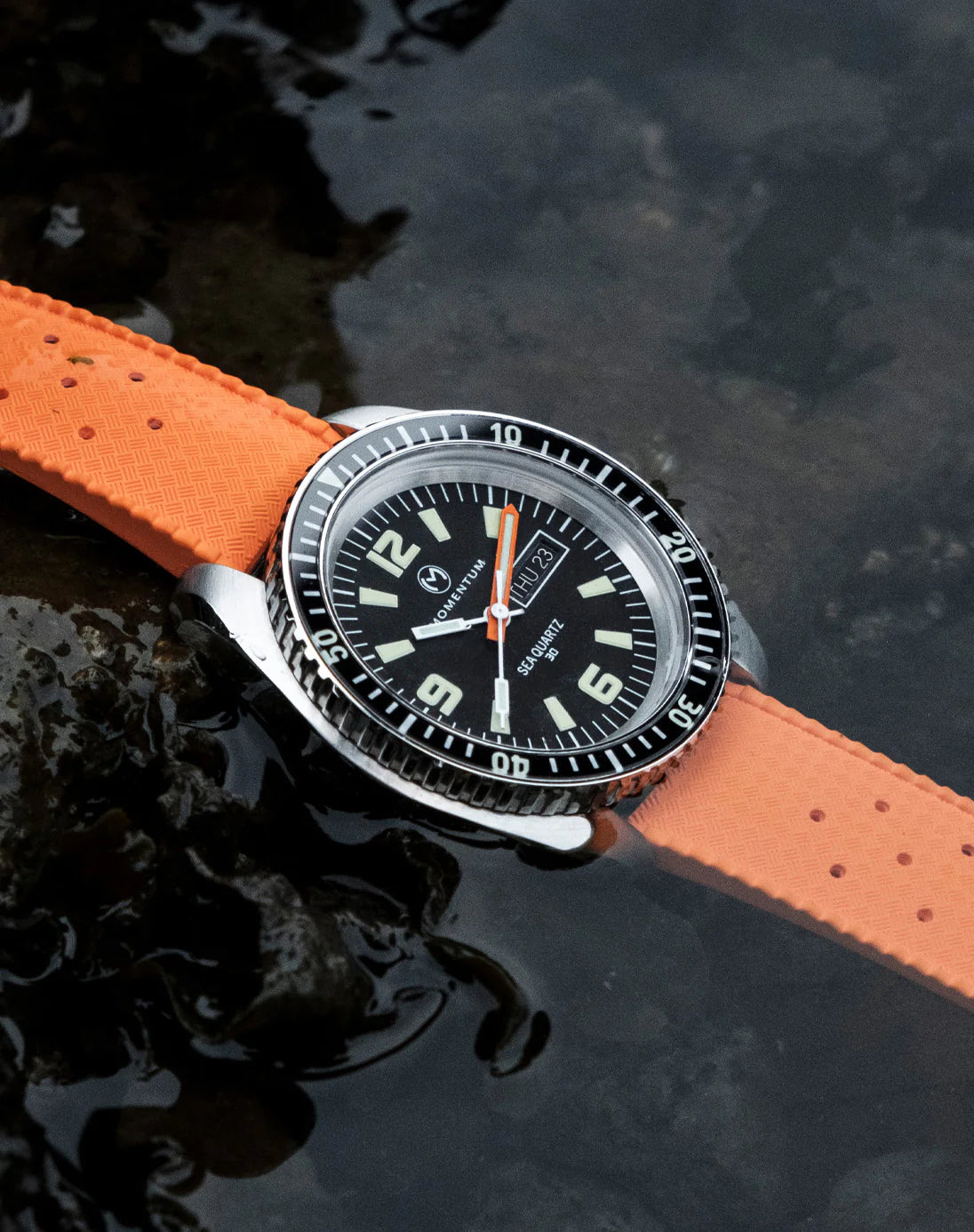 Momentum Sea Quartz 30 Stainless Orange Tropic FKM Rubber